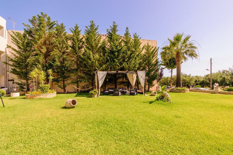 Remezzo Studios & Apartments Amoudi Ngoại thất bức ảnh
