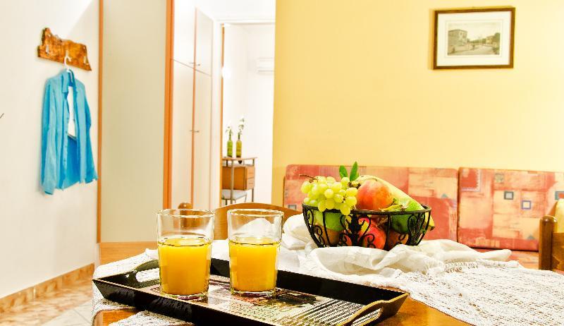 Remezzo Studios & Apartments Amoudi Ngoại thất bức ảnh